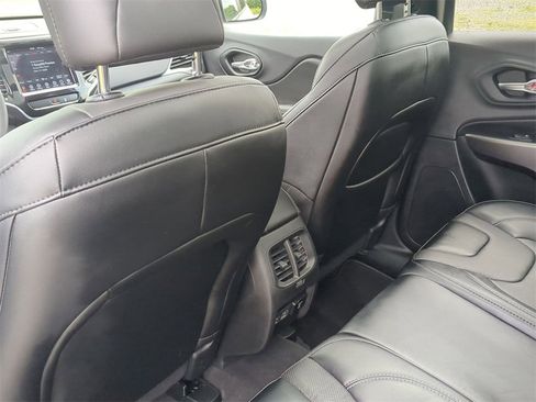 Used 2022 Jeep Cherokee Limited image 16