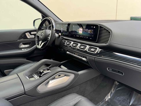 Used 2023 Mercedes-Benz Maybach GLS 600 4MATIC image 33