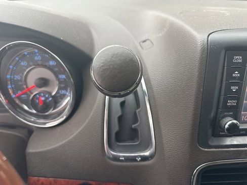 Used 2013 Chrysler Town & Country Limited w/ Luxury Group image 19