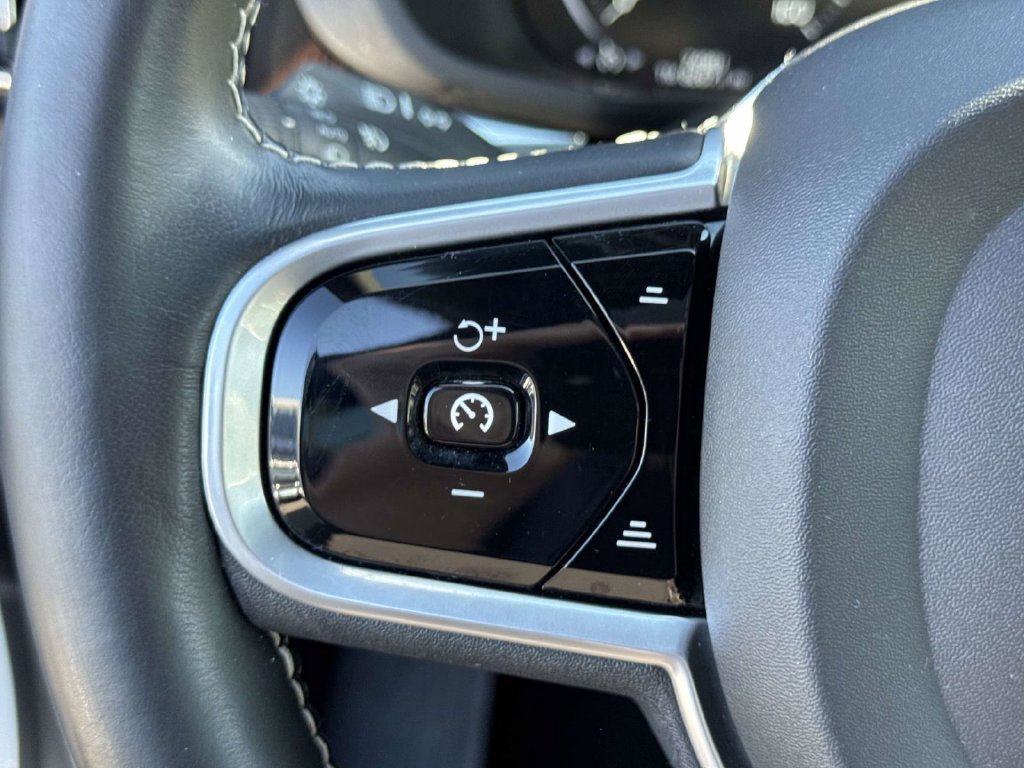 Used 2020 Volvo XC60 T5 Inscription AWD/4WD image 18