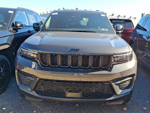 New 2025 Jeep Grand Cherokee Altitude image 2
