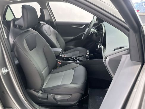 Used 2025 Kia Niro EX Touring image 31