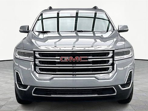 Used 2023 GMC Acadia SLE w/ Driver Convenience Package image 3