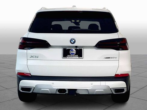 New 2026 BMW X5 xDrive50e image 4