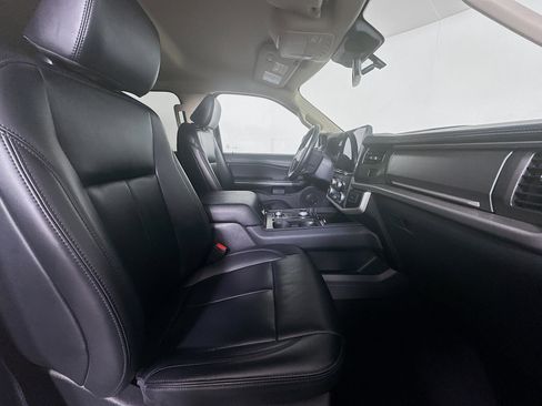 Used 2024 Ford Expedition XLT image 33