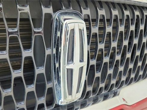 Used 2022 Lincoln Corsair Standard w/ Premium Package image 16