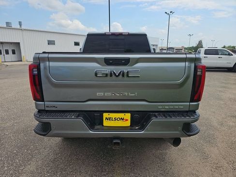 Used 2024 GMC Sierra 2500 Denali Ultimate AWD/4WD image 4