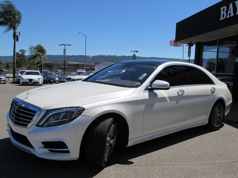Used 2017 Mercedes-Benz S 550 Sedan image 3