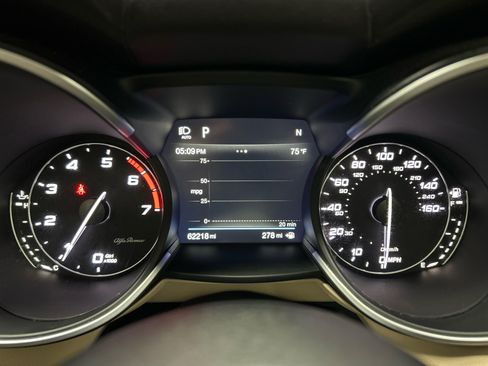 Used 2019 Alfa Romeo Stelvio Ti Lusso w/ Quick Order Package 22X Lusso image 17