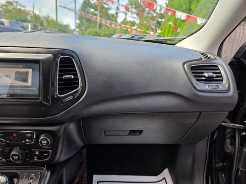 Used 2017 Jeep Compass Trailhawk w/ Leather Interior Group AWD/4WD image 40