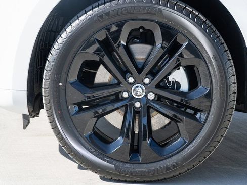 Used 2025 Jaguar F-PACE R-Dynamic S AWD/4WD image 10