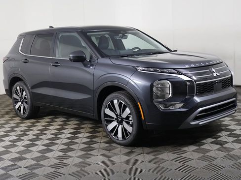 New 2026 Mitsubishi Outlander SE AWD/4WD image 2