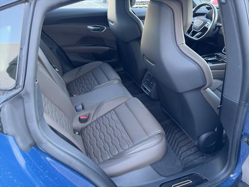 Used 2022 Audi e-tron GT Prestige image 25