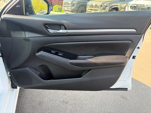 Used 2024 Nissan Altima 2.5 SR FWD image 11