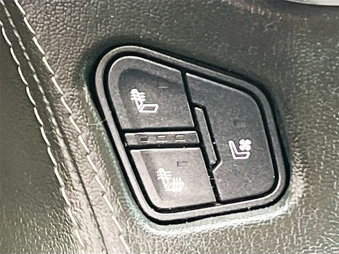 Used 2020 GMC Yukon XL SLT image 20