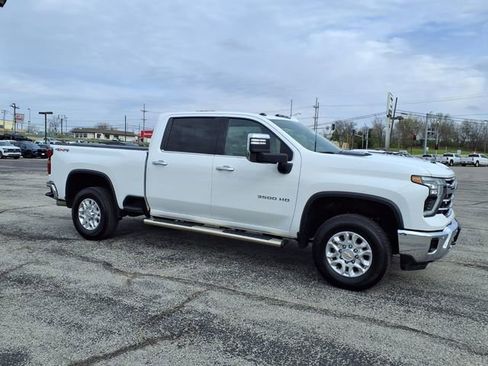 Used 2025 Chevrolet Silverado 3500 LTZ w/ LTZ Convenience Package AWD/4WD image 9