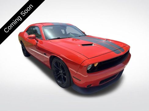 Used 2017 Dodge Challenger R/T RWD image 3