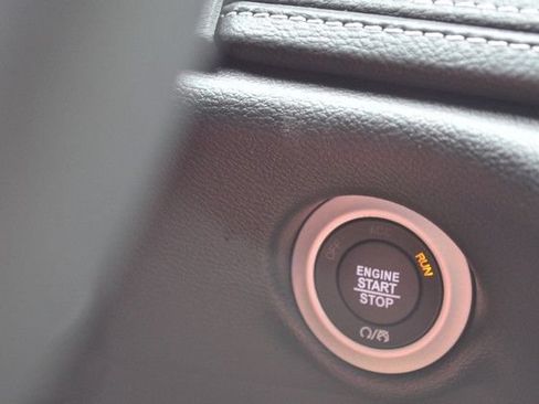 New 2027 Chrysler Pacifica Select AWD/4WD image 23