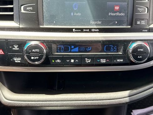Used 2019 Toyota Highlander SE AWD/4WD image 27