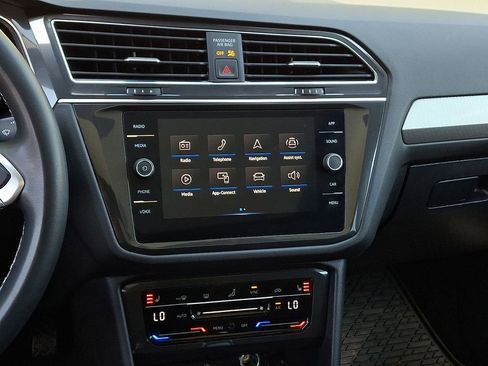 Certified 2023 Volkswagen Tiguan SE FWD image 15