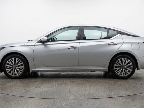 Used 2025 Nissan Altima 2.5 SV FWD image 5