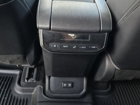 Used 2021 Toyota Highlander XLE FWD image 25