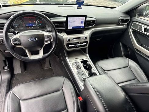 Used 2023 Ford Explorer XLT w/ Equipment Group 202A AWD/4WD image 31