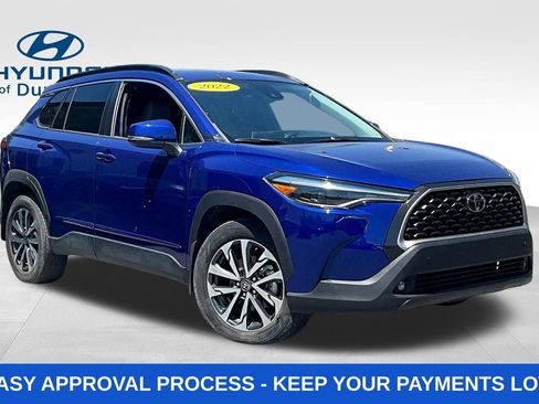 Used 2022 Toyota Corolla Cross XLE w/ Convenience Package FWD image 3