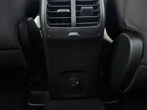 Used 2022 Ford Escape SE w/ SE Sport Appearance Package image 39