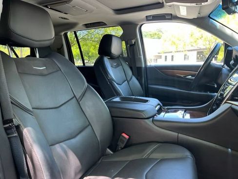 Used 2018 Cadillac Escalade ESV Premium Luxury RWD image 25