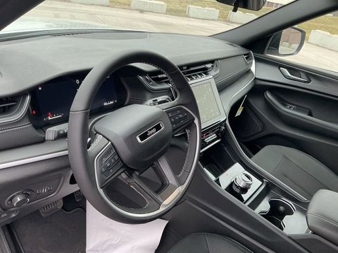 New 2025 Jeep Grand Cherokee Laredo X image 9