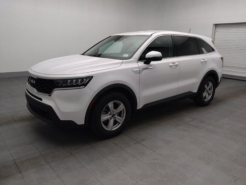 Used 2023 Kia Sorento LX FWD image 2