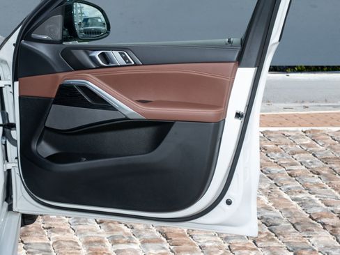 Used 2024 BMW X6 xDrive40i w/ Premium Package image 11