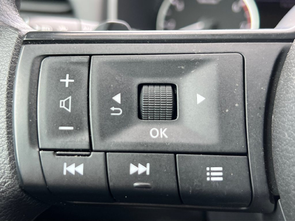 Used 2024 Nissan Rogue S FWD image 12