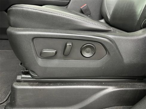 Used 2022 Chevrolet Tahoe LT w/ LT Signature Plus Package image 10