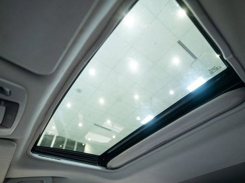 Used 2024 Toyota Sienna XLE image 30