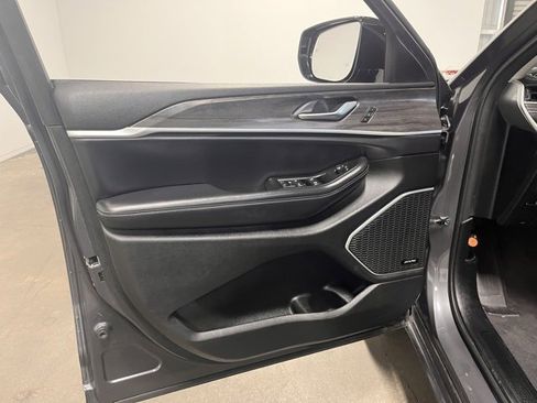 Used 2021 Jeep Grand Cherokee L Limited image 25