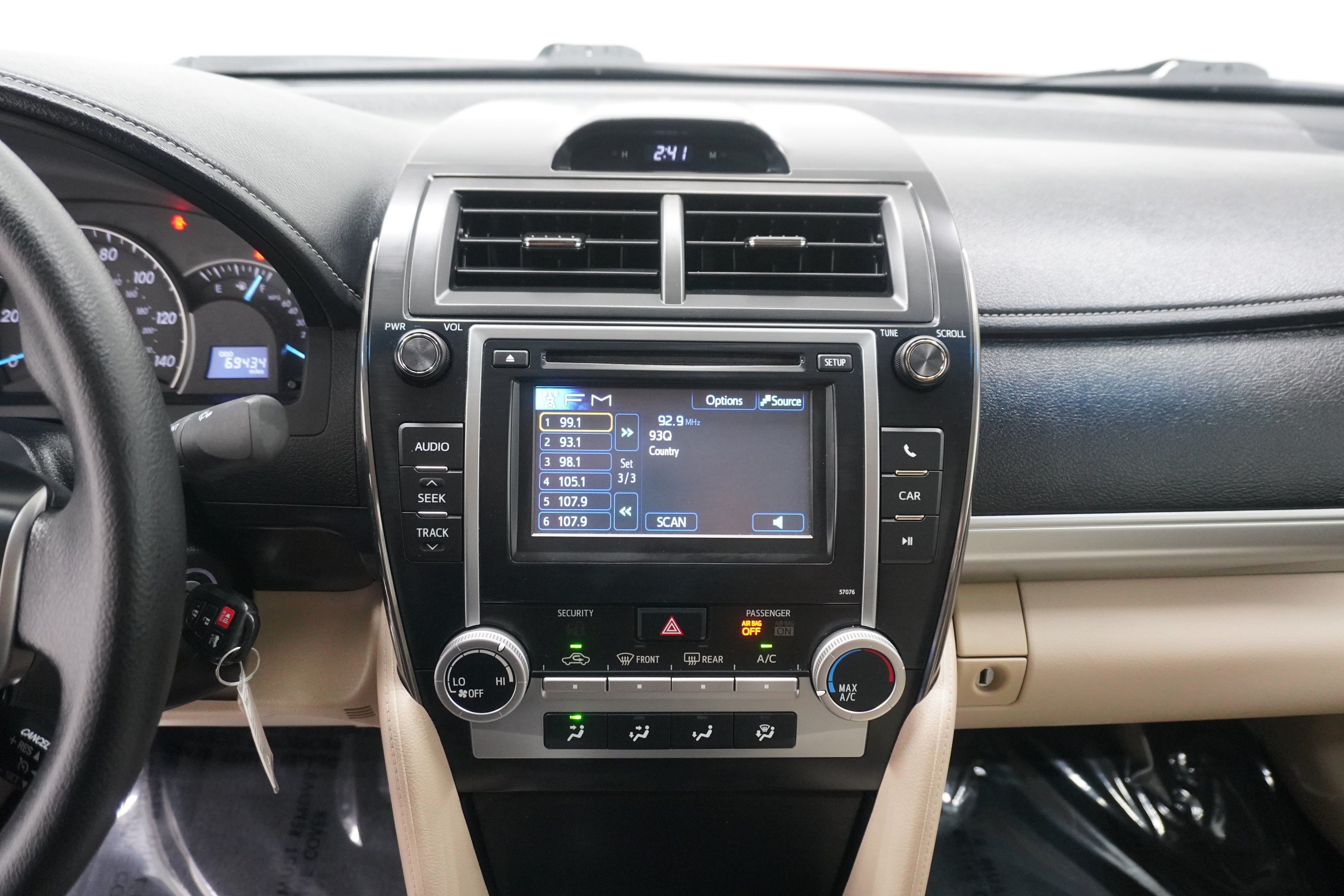 Used 2013 Toyota Camry LE FWD image 16