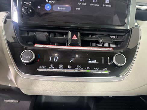 Used 2025 Toyota Corolla LE FWD image 18