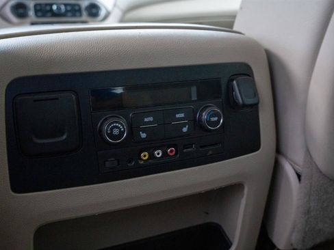 Used 2015 GMC Yukon Denali w/ Premium Package AWD/4WD image 19