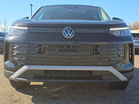 New 2026 Volkswagen Tiguan SE FWD image 2