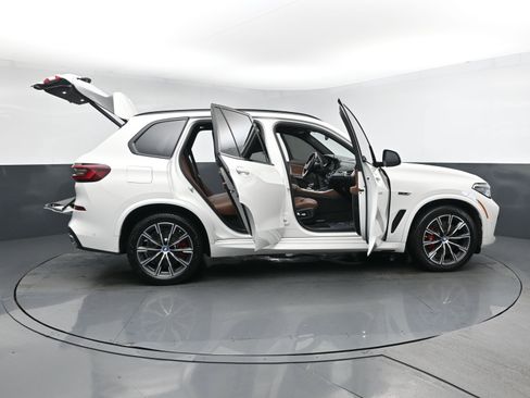 Used 2023 BMW X5 xDrive45e w/ Executive Package AWD/4WD image 25