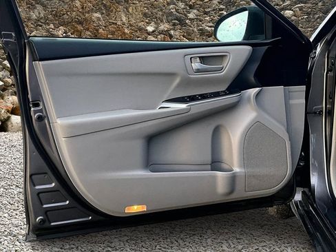 Used 2015 Toyota Camry LE image 20