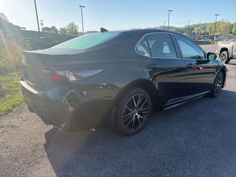 Used 2022 Toyota Camry SE w/ Convenience Package FWD image 12