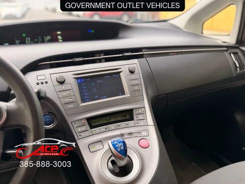 Used 2014 Toyota Prius One image 12