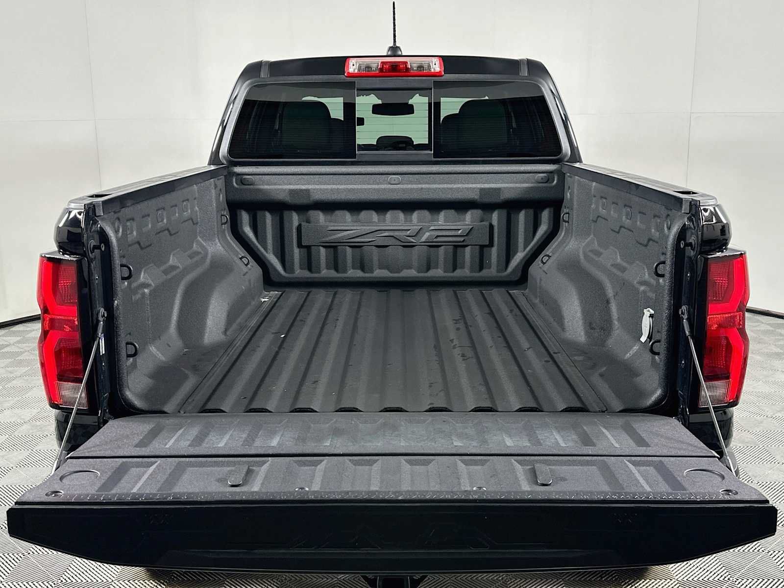 Used 2024 Chevrolet Colorado ZR2 w/ Safety Package AWD/4WD image 23