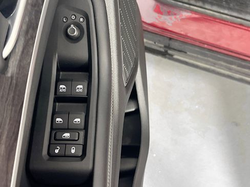 Used 2023 Jeep Grand Cherokee Limited w/ Black Appearance Package AWD/4WD image 18