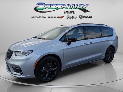 New 2026 Chrysler Pacifica Select image 3