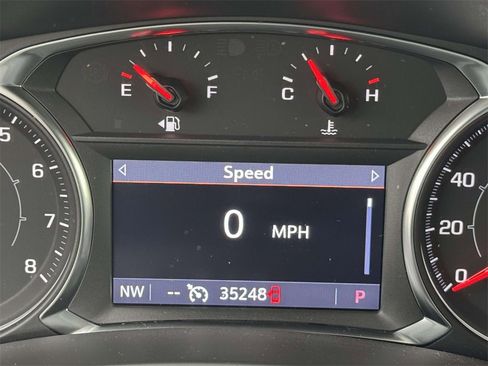 Used 2024 GMC Terrain SLT image 25