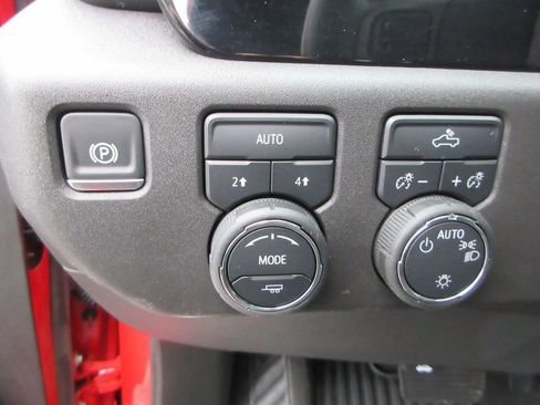 Certified 2025 Chevrolet Silverado 1500 LT image 25